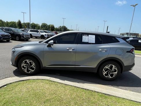 Certified 2025 Kia Sportage LX FWD image 4