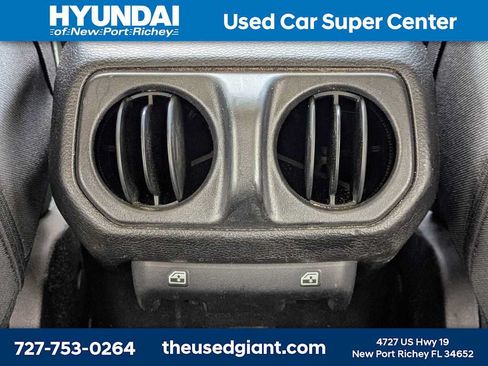 Used 2021 Jeep Wrangler Unlimited Sahara AWD/4WD image 15