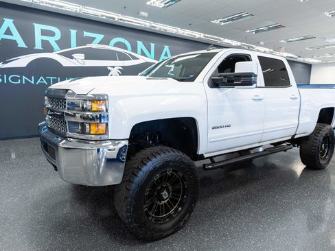 Used 2019 Chevrolet Silverado 2500 LT AWD/4WD image 1