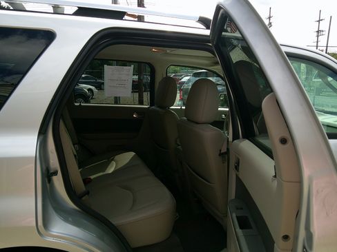 Used 2010 Mercury Mariner Premier image 7