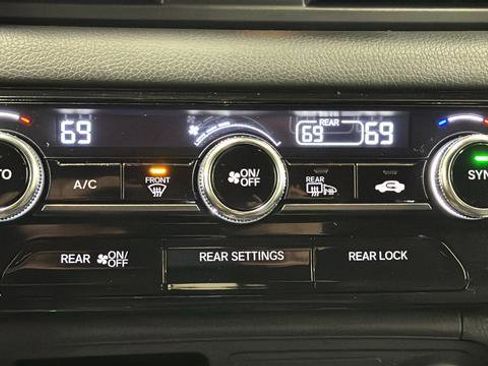 Used 2025 Honda Pilot TrailSport image 18