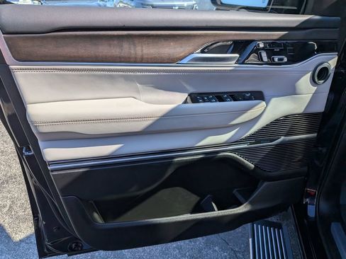 Used 2024 Jeep Grand Wagoneer Series I w/ Flexible Seating Group image 11