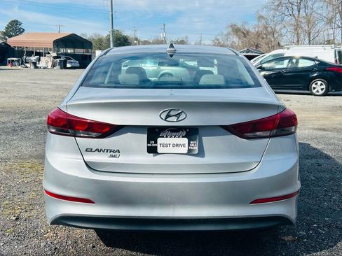 Used 2017 Hyundai Elantra SE image 5