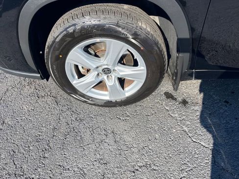 Used 2024 Toyota Highlander LE image 36