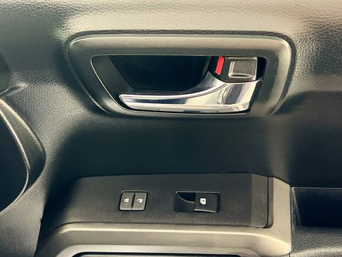 Used 2017 Toyota Tacoma TRD Sport image 30