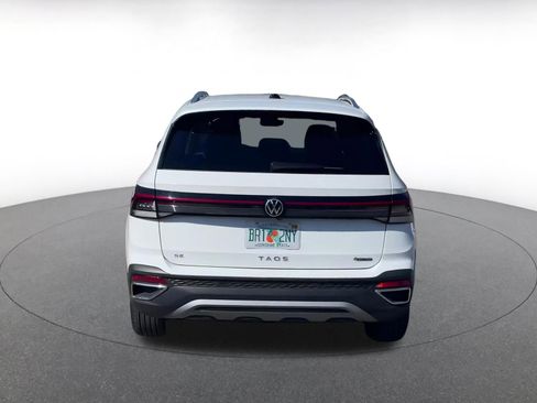 Used 2025 Volkswagen Taos SE image 12