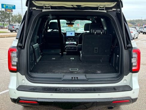 Used 2023 Ford Expedition Limited image 6