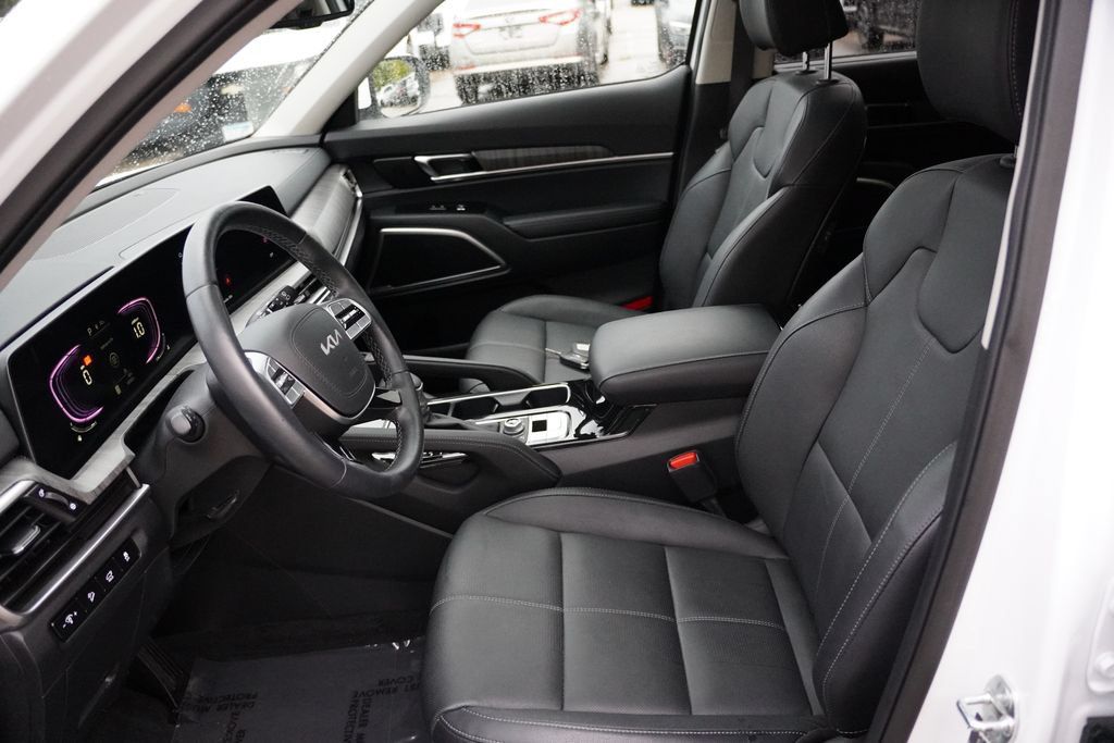 Certified 2025 Kia Telluride EX w/ EX Captain's Chair Package AWD/4WD image 15