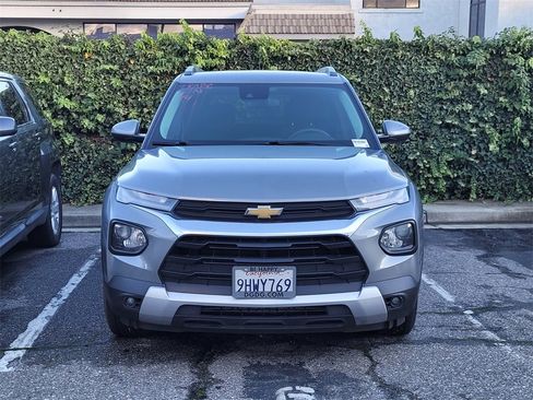 Used 2023 Chevrolet TrailBlazer LT image 2