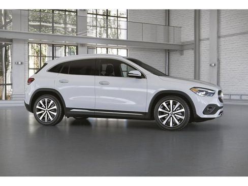 Certified 2022 Mercedes-Benz GLA 250 4MATIC image 15