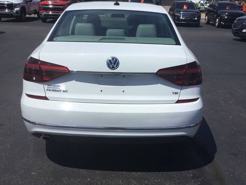 Used 2018 Volkswagen Passat 2.0T SE w/ SE Lighting Package FWD image 4