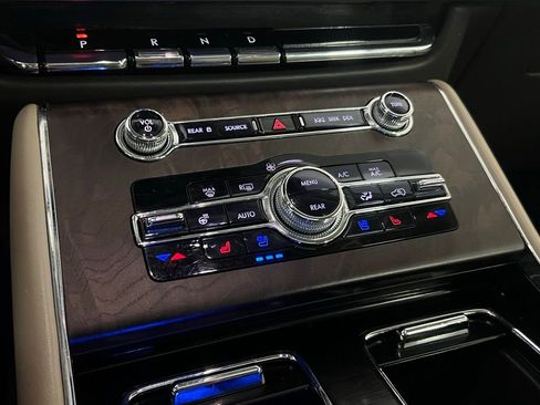 Used 2023 Lincoln Aviator Reserve w/ Equipment Group 201A image 20