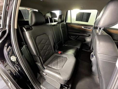 Used 2024 Volkswagen Atlas SE image 37