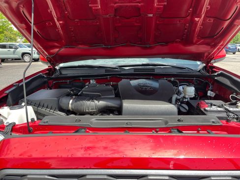 Certified 2023 Toyota Tacoma SR5 AWD/4WD image 18