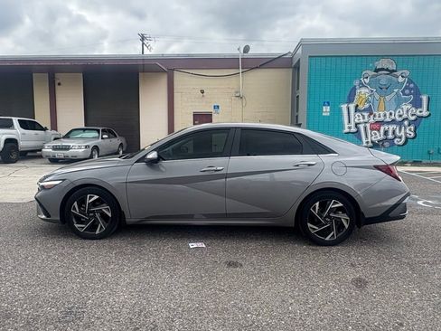 Used 2024 Hyundai Elantra SEL w/ Convenience Package image 6