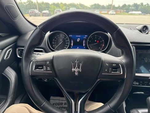 Used 2018 Maserati Levante image 11
