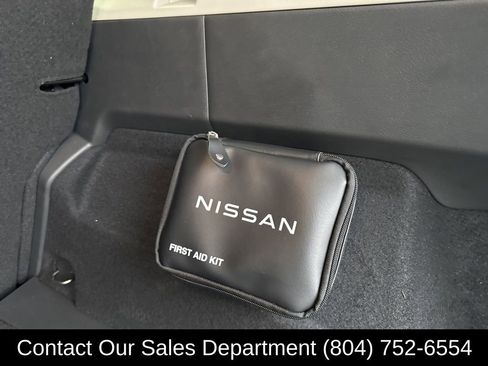 Used 2024 Nissan Rogue SV w/ SV Premium Package image 15