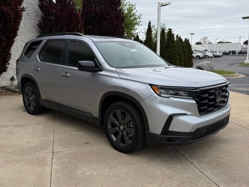 Certified 2025 Honda Pilot Sport image 7