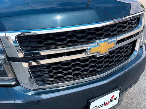 Used 2019 Chevrolet Suburban LT image 32