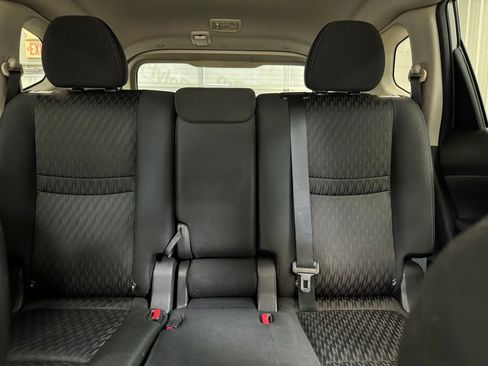 Used 2018 Nissan Rogue SV image 14