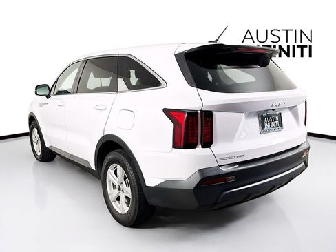 Used 2023 Kia Sorento LX FWD image 5