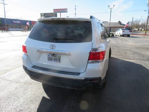 Used 2011 Toyota Highlander image 4