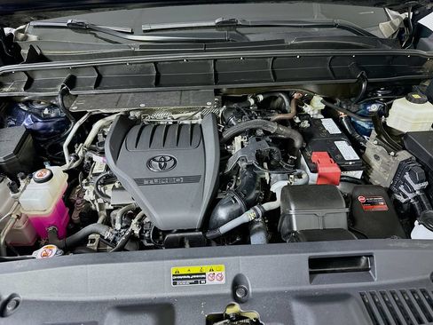 Used 2023 Toyota Highlander Limited FWD image 9