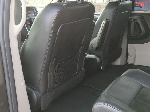 Used 2017 Dodge Grand Caravan SXT image 24