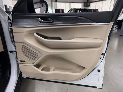 Used 2021 Jeep Grand Cherokee L Limited AWD/4WD image 17