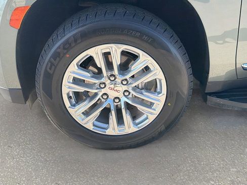 Used 2024 GMC Yukon SLT image 44