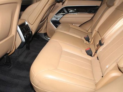 Used 2023 Land Rover Range Rover SE image 5