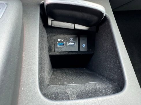 Used 2025 Genesis GV70 3.5T Sport image 32