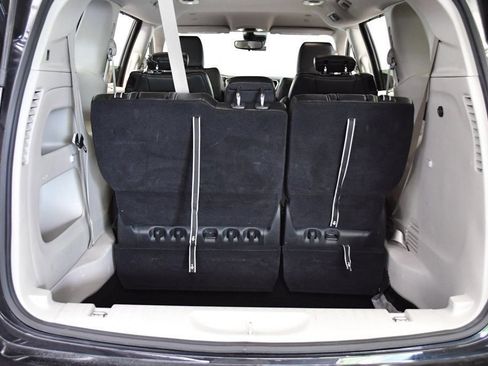 Used 2024 Chrysler Pacifica Touring-L FWD image 21
