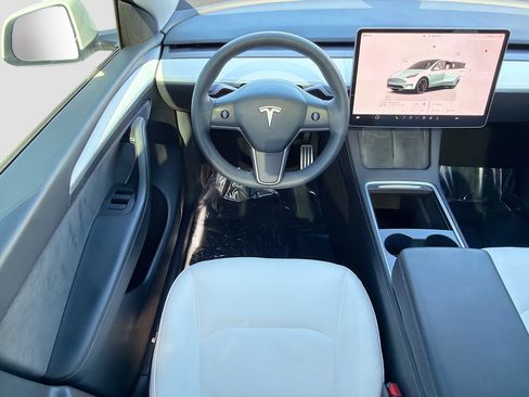 Used 2023 Tesla Model Y Performance AWD/4WD image 17