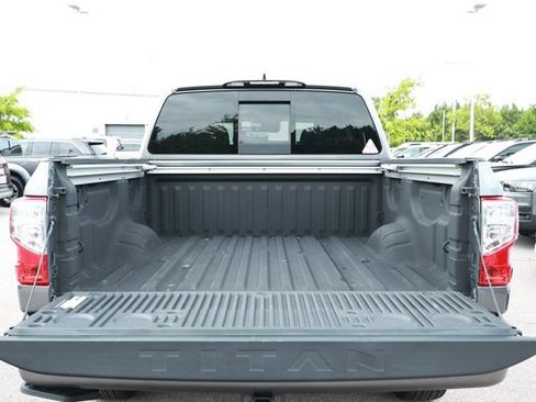 Used 2024 Nissan Titan SV w/ SV Convenience Package RWD image 8