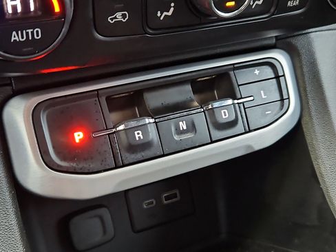 Used 2020 GMC Acadia SLE w/ Driver Convenience Package image 17