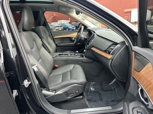 Used 2025 Volvo XC90 B6 Plus w/ Protection Package Premier image 13