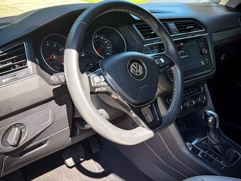 Used 2021 Volkswagen Tiguan SE FWD image 8