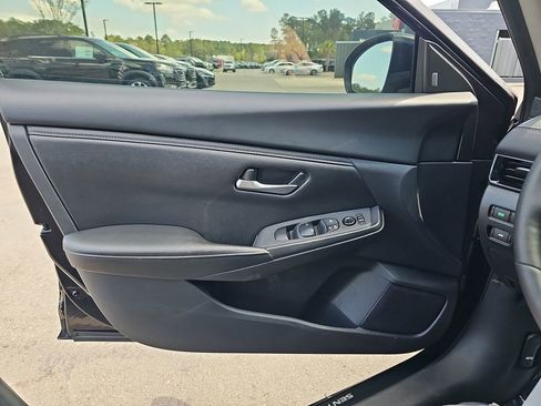 Used 2025 Nissan Sentra SV w/ All-Weather Package FWD image 31