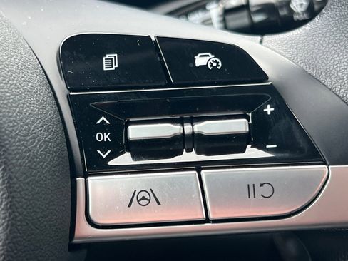 Used 2024 Hyundai Elantra SEL image 27