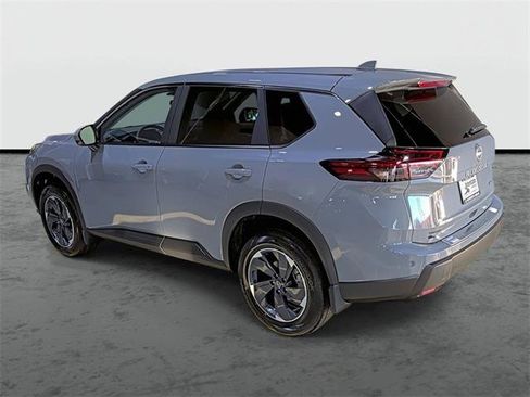 Used 2026 Nissan Rogue SV AWD/4WD image 2