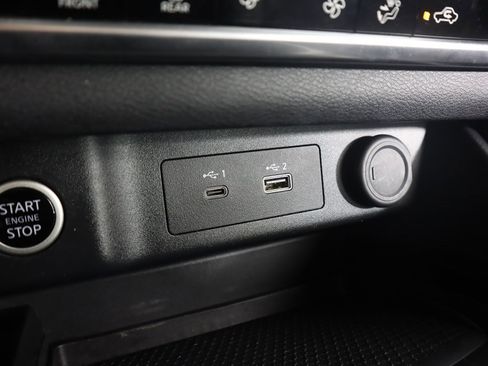 Used 2023 Nissan Rogue SV image 43