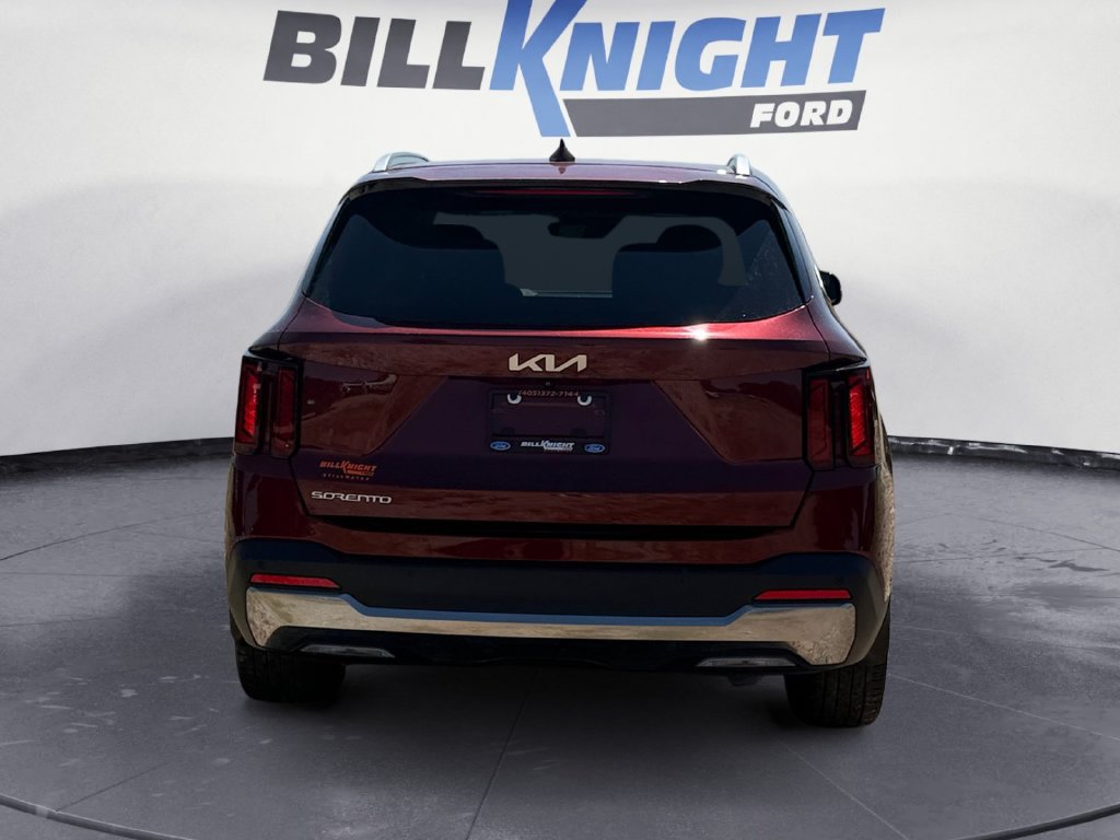 Used 2025 Kia Sorento EX w/ Panoramic Sunroof Package FWD image 4
