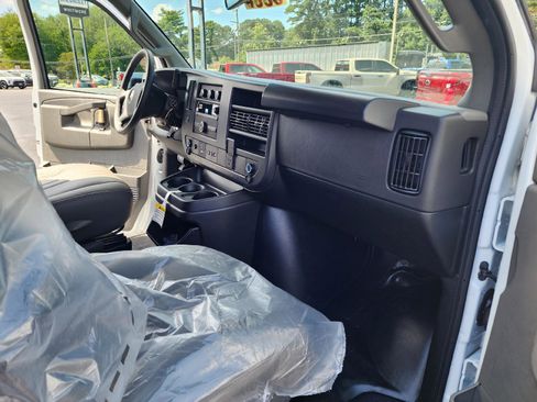 New 2025 Chevrolet Express 2500 w/ Driver Convenience Package image 8
