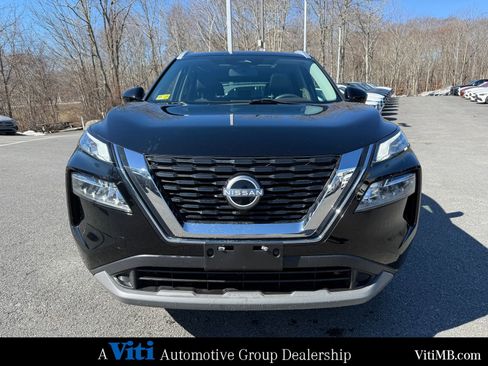 Used 2023 Nissan Rogue SV w/ SV Premium B Package image 3