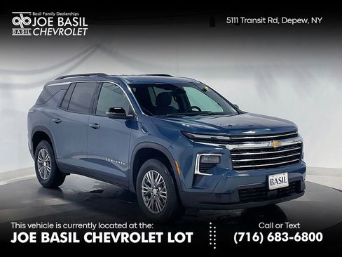 Used 2026 Chevrolet Traverse LT AWD/4WD image 1