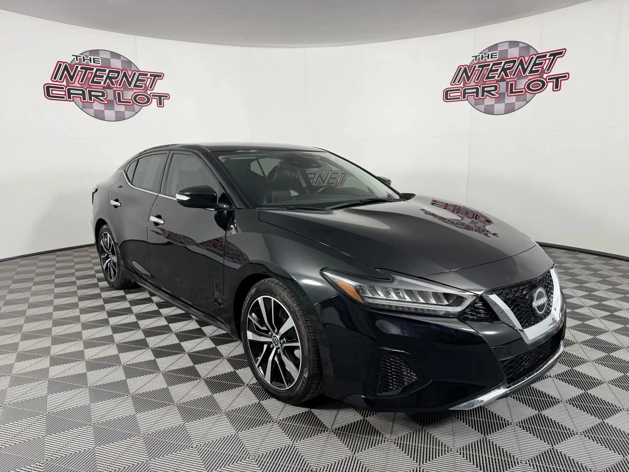 Used 2023 Nissan Maxima SV w/ Floor Mat Group FWD image 9