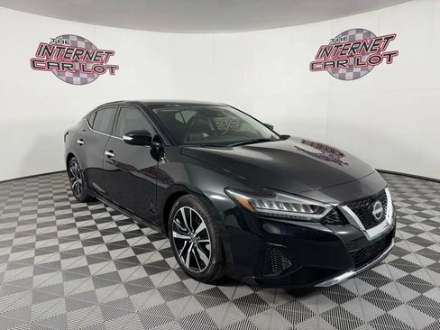 Used 2023 Nissan Maxima SV w/ Floor Mat Group FWD image 9