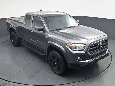 Used 2016 Toyota Tacoma SR5 w/ SR5 Appearance Package (SN) AWD/4WD image 20