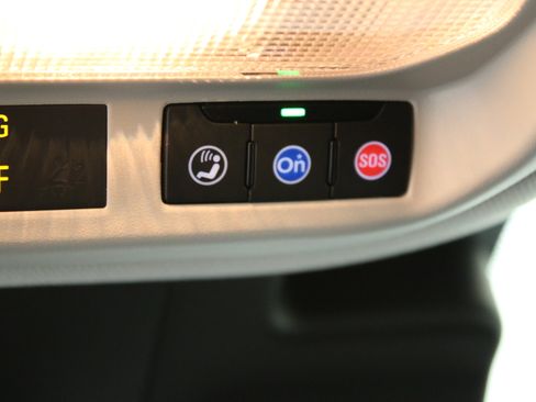 Used 2024 Chevrolet Trax LT w/ LT Convenience Package FWD image 9